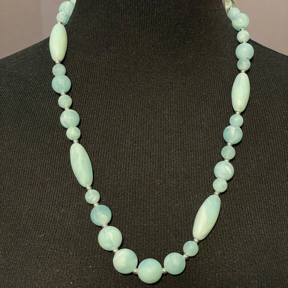 ✨HP!✨⏰ NWT Urban Renewal Beaded Vintage Necklace in Marbled Blue - Picture 2 of 5